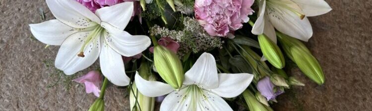 Liggande begravningsbukett